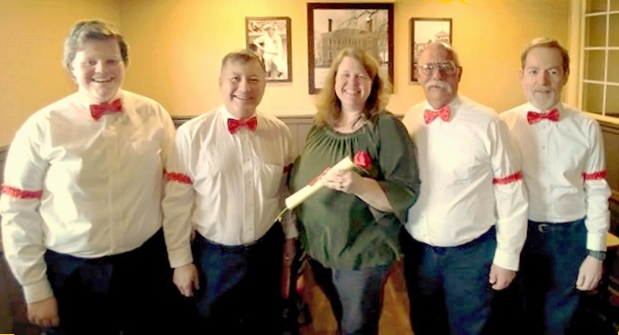 QbShellyBurnhamGroupEnh A quartet with Shelley Burnham in a restaurant in Culpeper.